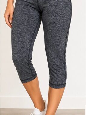 🚨 Lulu🍋 Dark Heather Gray Cropped Capris
